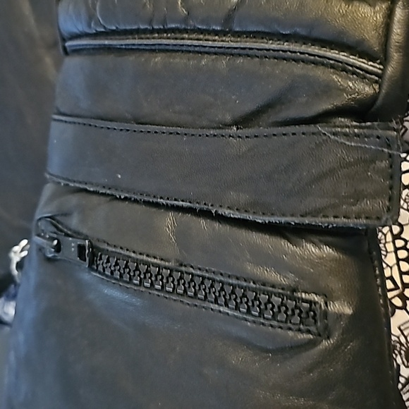 Motorcycle,‎  gauntlet leather gloves. Lined, snap together,  zipper pockets. - Picture 14 of 15